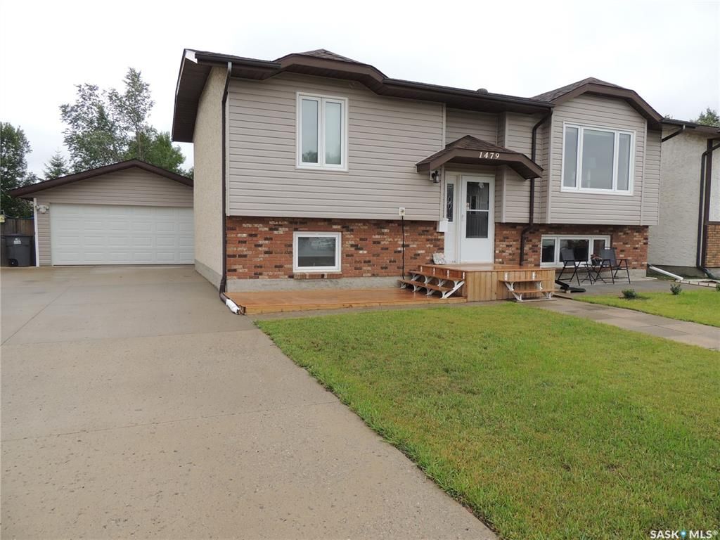 Main Photo: 1479 Mather Crescent in Estevan: Pleasantdale Residential for sale : MLS®# SK942259