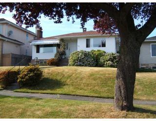 Photo 3: 721 W 63RD Avenue in Vancouver: Marpole House for sale in "MARPOLE" (Vancouver West)  : MLS®# V774676