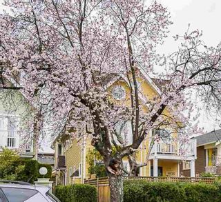 Photo 1: 1837 CREELMAN Avenue in Vancouver: Kitsilano 1/2 Duplex for sale (Vancouver West)  : MLS®# R2554606