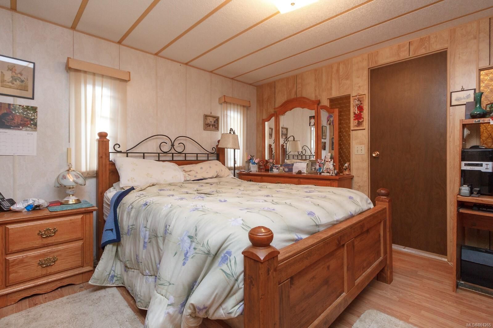 Photo 12: Photos: 14 1525 Middle Rd in View Royal: VR Glentana Manufactured Home for sale : MLS®# 861265