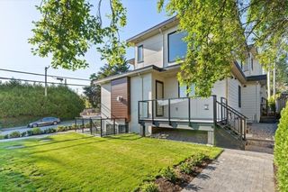 Photo 15: 340 RIDGEWAY Avenue in North Vancouver: Lower Lonsdale 1/2 Duplex for sale : MLS®# R2752183