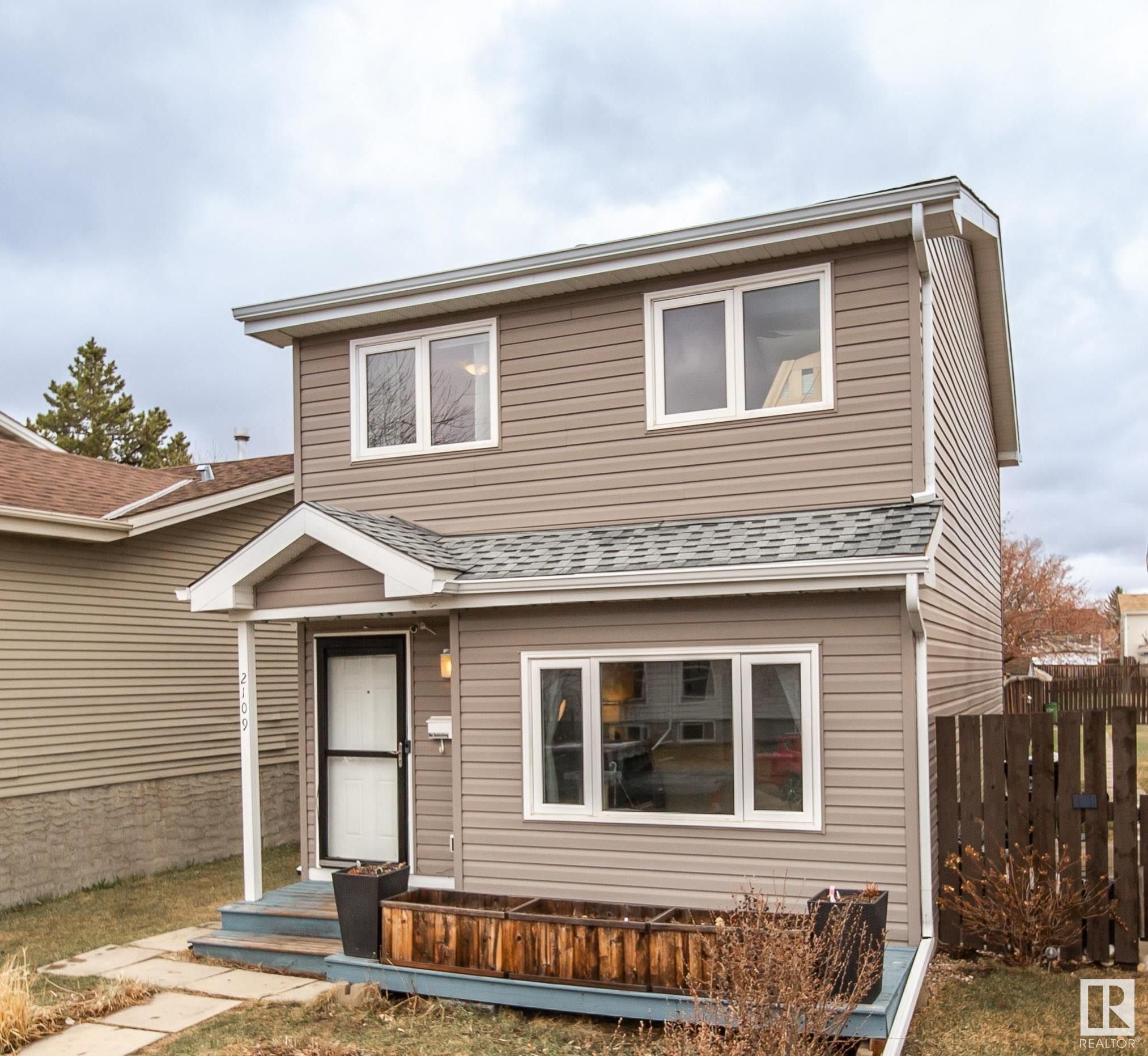 Main Photo: 2109 53 Street in Edmonton: Zone 29 House for sale : MLS®# E4290127