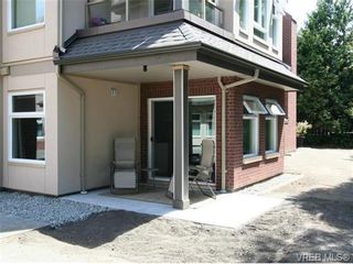 Photo 2: 101 835 Selkirk Ave in VICTORIA: Es Kinsmen Park Condo for sale (Esquimalt)  : MLS®# 735475