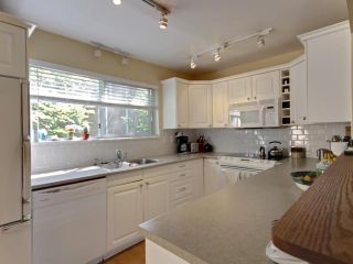 Photo 4: 753 W QUEENS RD in North Vancouver: Delbrook Townhouse for sale : MLS®# V1098694