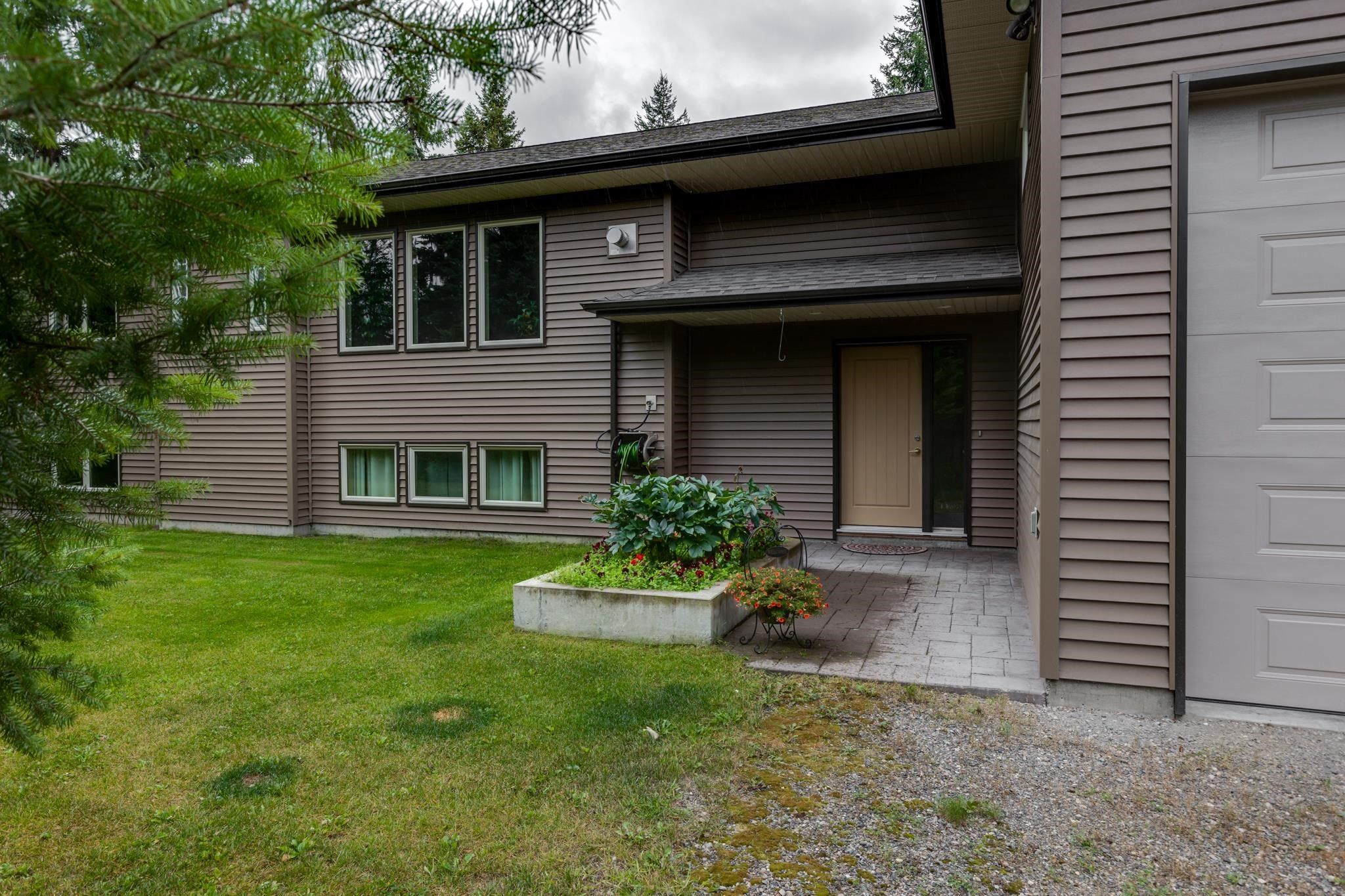 Main Photo: 13025 COUNTRY Road in Prince George: Miworth House for sale (PG City North)  : MLS®# R2805527