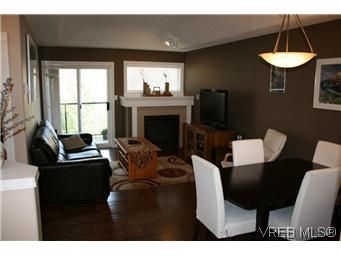 Main Photo: 26 300 Six Mile Rd in VICTORIA: VR Six Mile Row/Townhouse for sale (View Royal)  : MLS®# 560855
