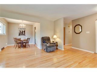 Photo 4: 129 FAIRVIEW Crescent SE in Calgary: Fairview House for sale : MLS®# C4062150