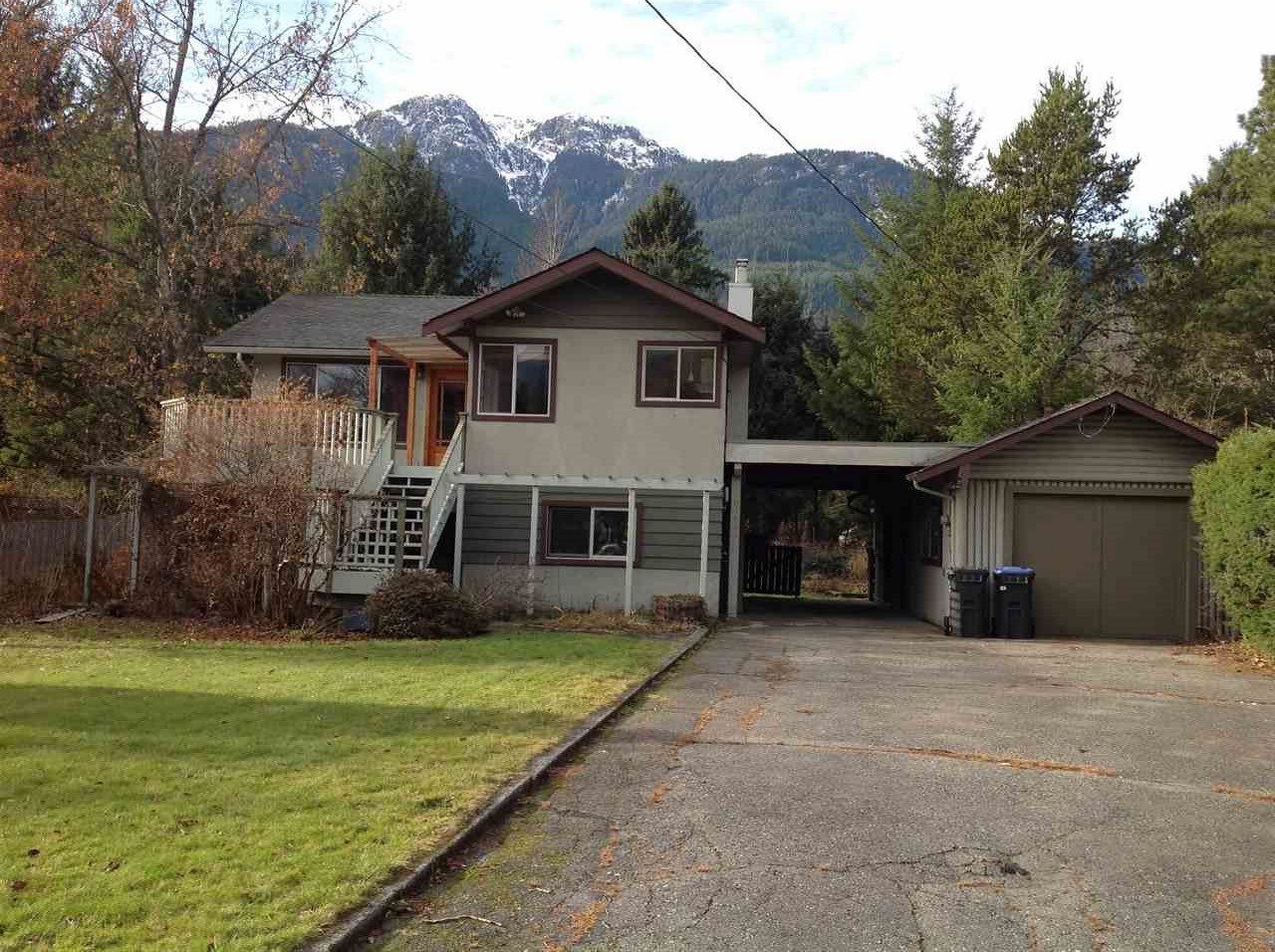 Main Photo: 41651 COTTONWOOD Road in Squamish: Brackendale House for sale : MLS®# R2329962