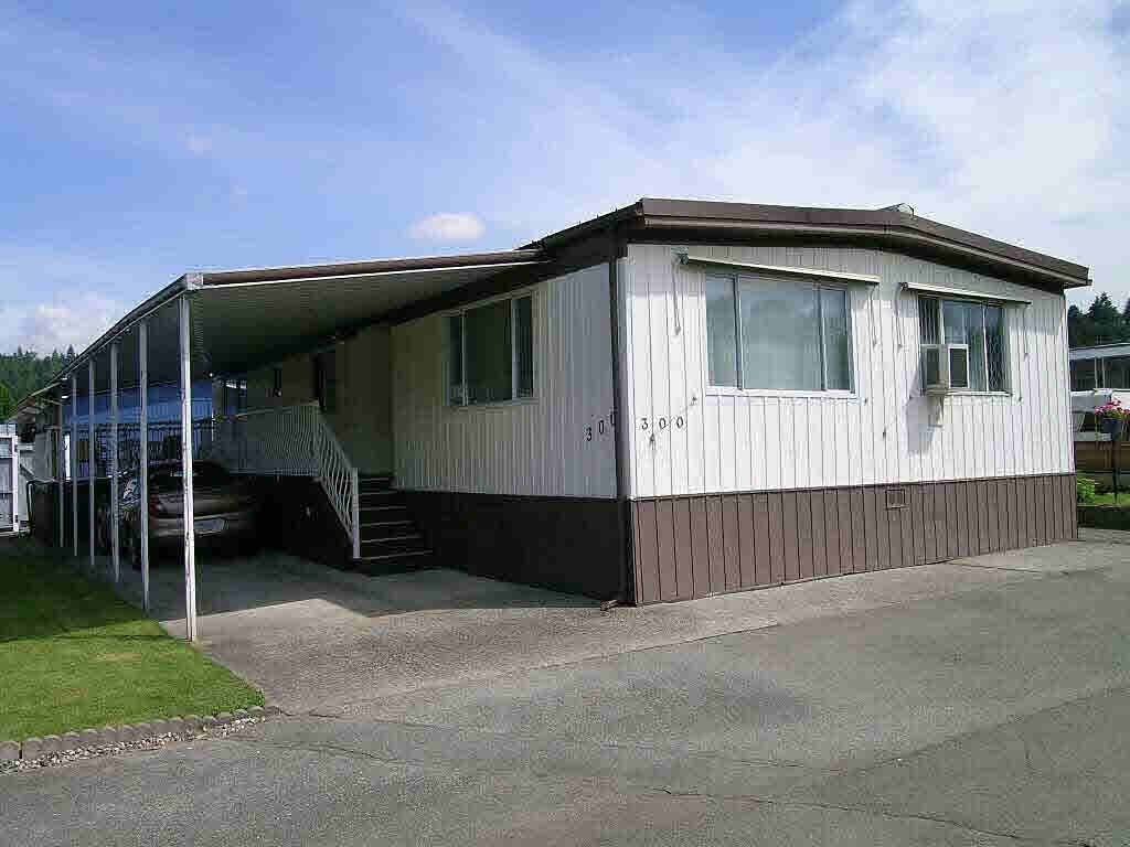 Main Photo: 300 201 CAYER Street in Coquitlam: Maillardville Manufactured Home for sale in "Wildwood Park" : MLS®# R2322155