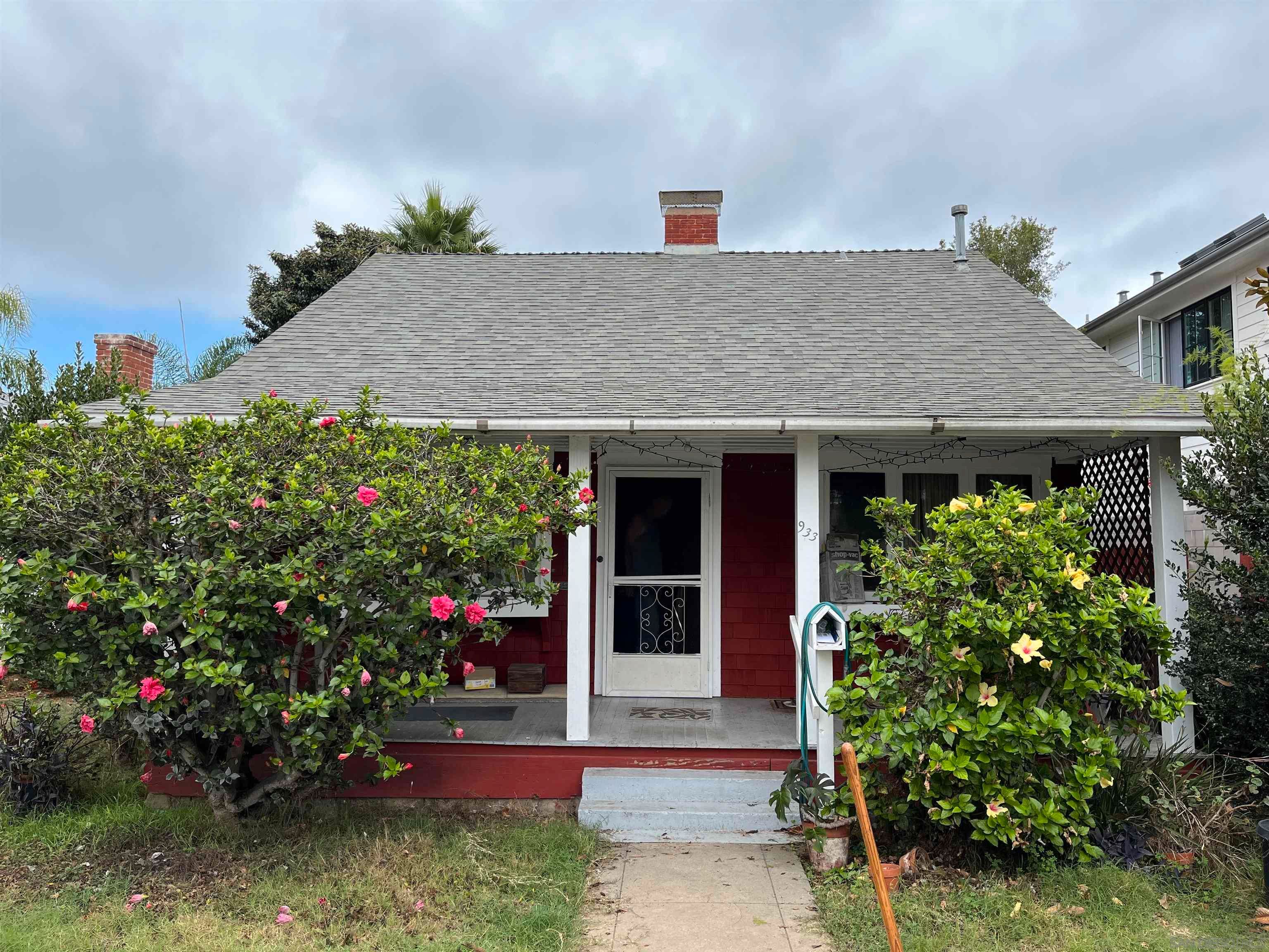 Main Photo: CORONADO VILLAGE House for sale : 2 bedrooms : 933 I Ave in Coronado