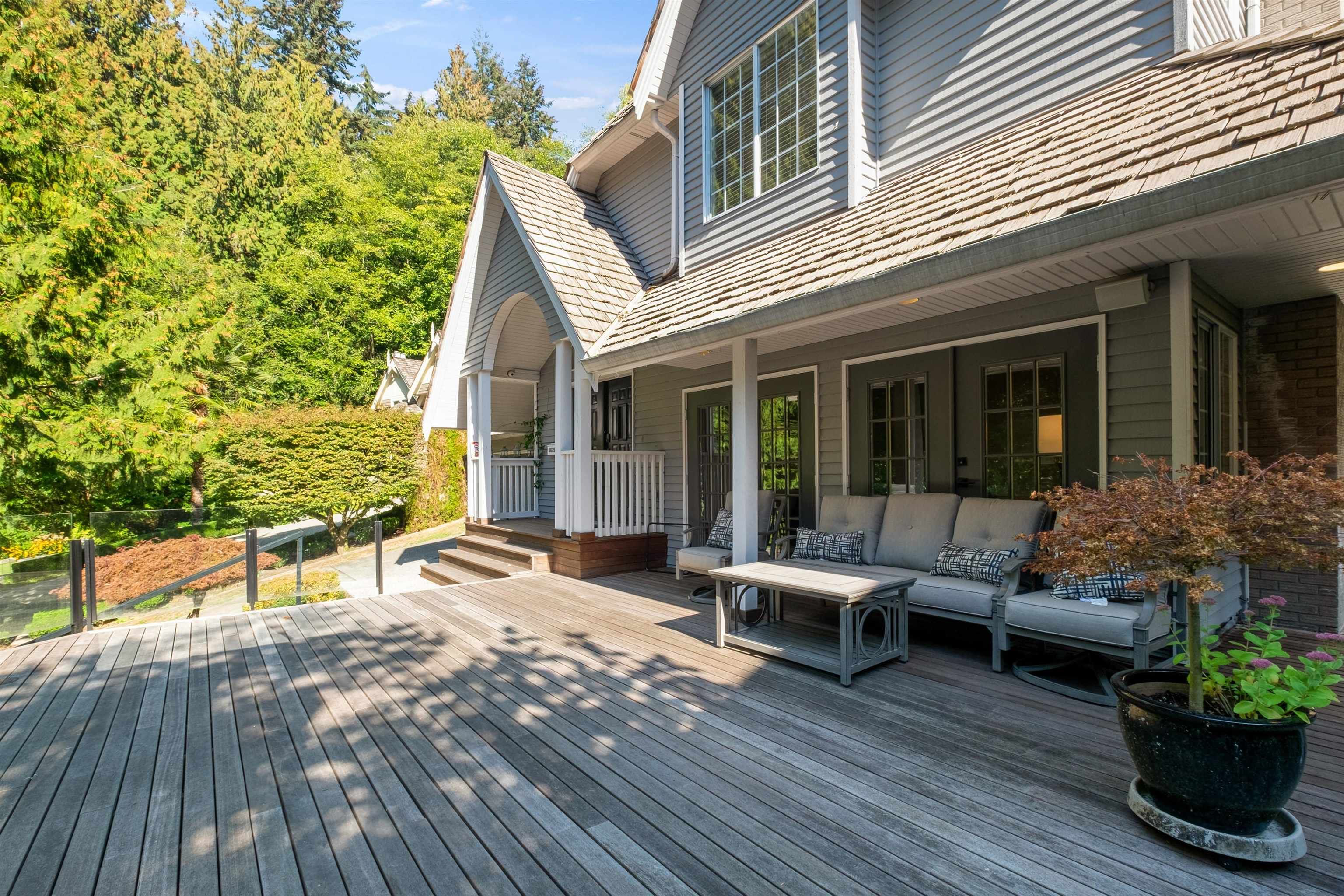 Main Photo: 5625 DAFFODIL Lane in West Vancouver: Eagle Harbour House for sale : MLS®# R2742774