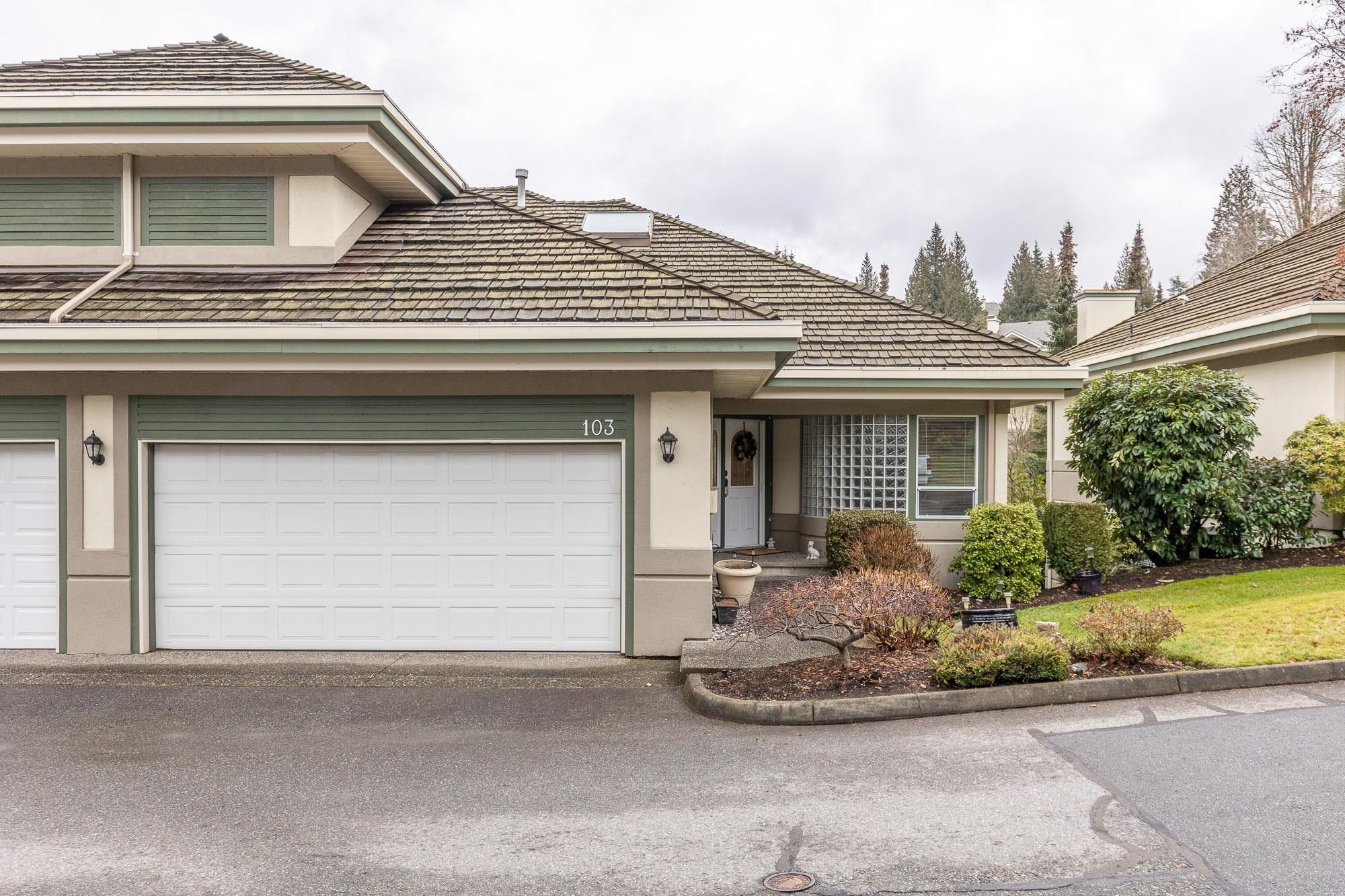 Main Photo: 103 4001 OLD CLAYBURN Road in Abbotsford: Abbotsford East Townhouse for sale : MLS®# R2755553