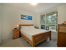 Photo 7: 300 160 W 3RD Street in North Vancouver: Lower Lonsdale Condo for sale in "ENVY" : MLS®# R2186428