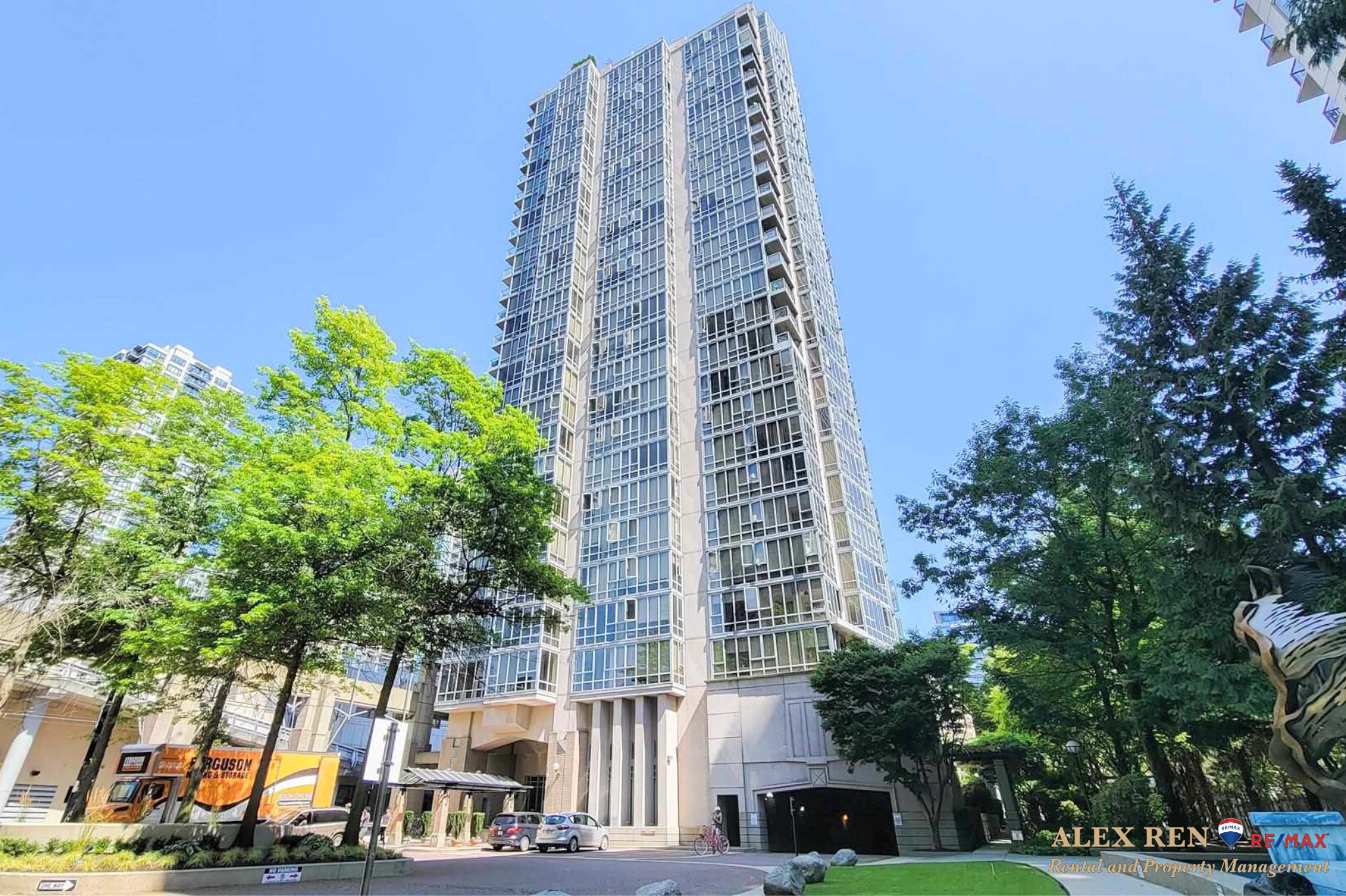 Main Photo: Spacious 3Br 2Ba Complete Renovated Condo in Yaletown (AR164)