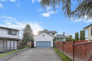 Photo 2: 9211 209B Place in Langley: Walnut Grove House for sale : MLS®# R2875179