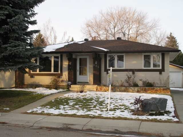 FEATURED LISTING: 884 LYSANDER Drive Southeast CALGARY