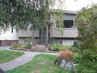Photo 1: 1737 Kings Rd in VICTORIA: Vi Jubilee House for sale (Victoria)  : MLS®# 713435