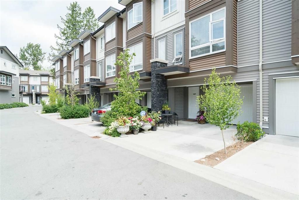 Main Photo: 116 5888 144 Street in Surrey: Sullivan Station Townhouse for sale : MLS®# R2189479