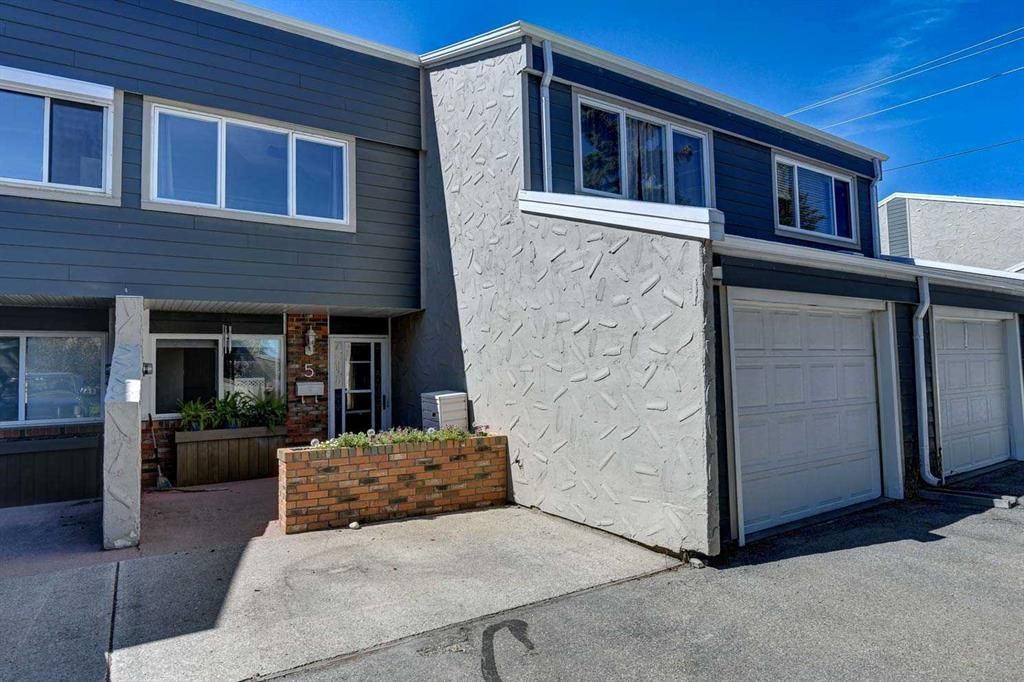 Main Photo: 5 228 Theodore Place NW in Calgary: Thorncliffe Row/Townhouse for sale : MLS®# A2073785