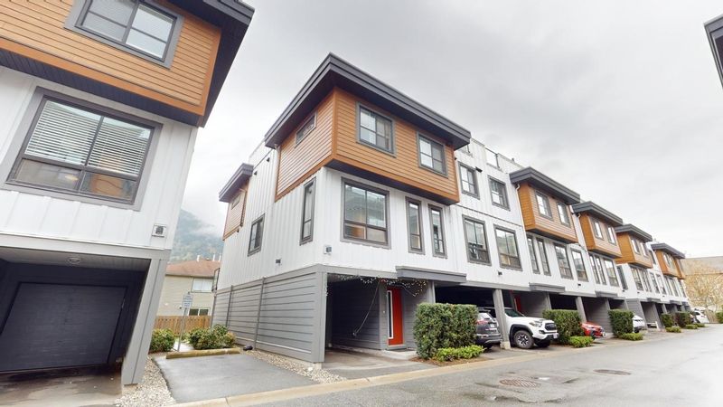 FEATURED LISTING: 15 - 39769 GOVERNMENT Road Squamish