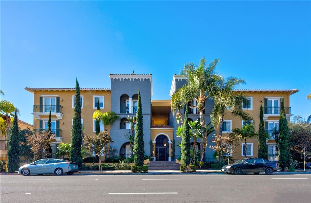 Main Photo: MISSION HILLS Condo for sale : 2 bedrooms : 4080 Front St #302 in San Diego