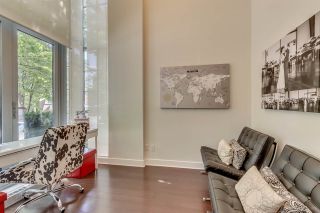 Photo 2: 1285 SEYMOUR Street in Vancouver: Downtown VW Townhouse for sale in "THE ELAN" (Vancouver West)  : MLS®# R2077325