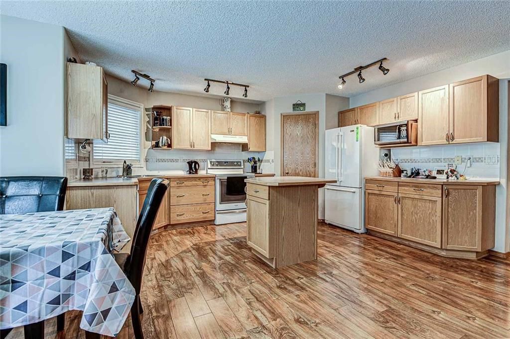 Photo 6: Photos: 25 THORNLEIGH Way SE: Airdrie Detached for sale : MLS®# C4282676