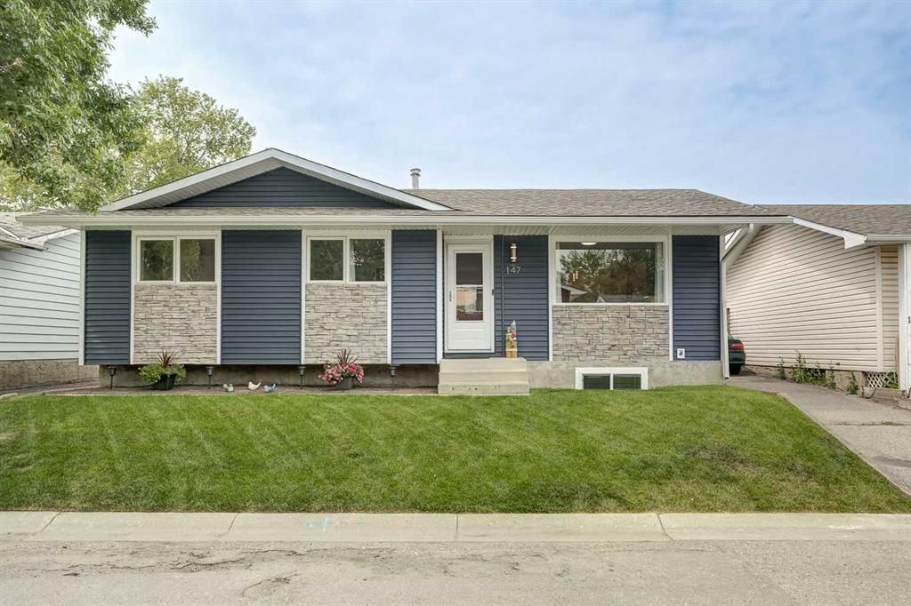 Great curb appeal. Exterior completely renovated.
