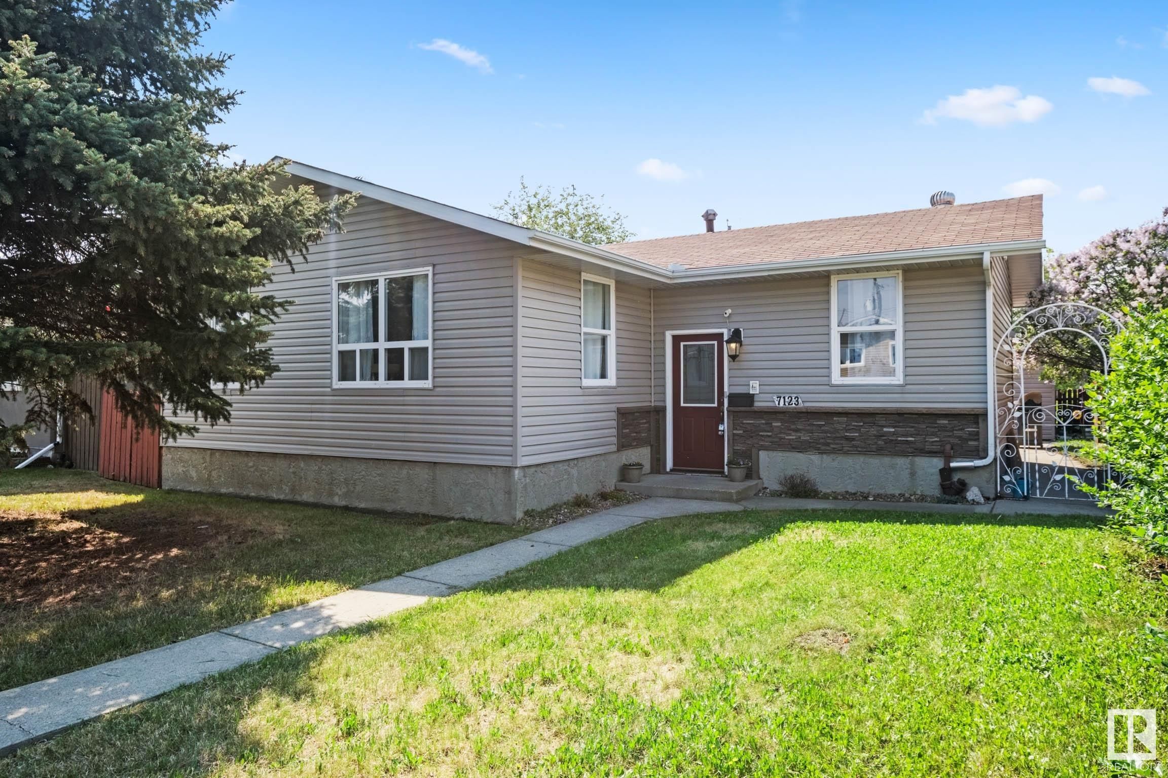 Main Photo: 7123 136 Avenue in Edmonton: Zone 02 House for sale : MLS®# E4335590