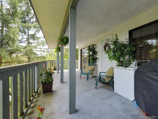 Photo 2: A & B 3302 Haida Dr in VICTORIA: Co Triangle Triplex for sale (Colwood)  : MLS®# 771482