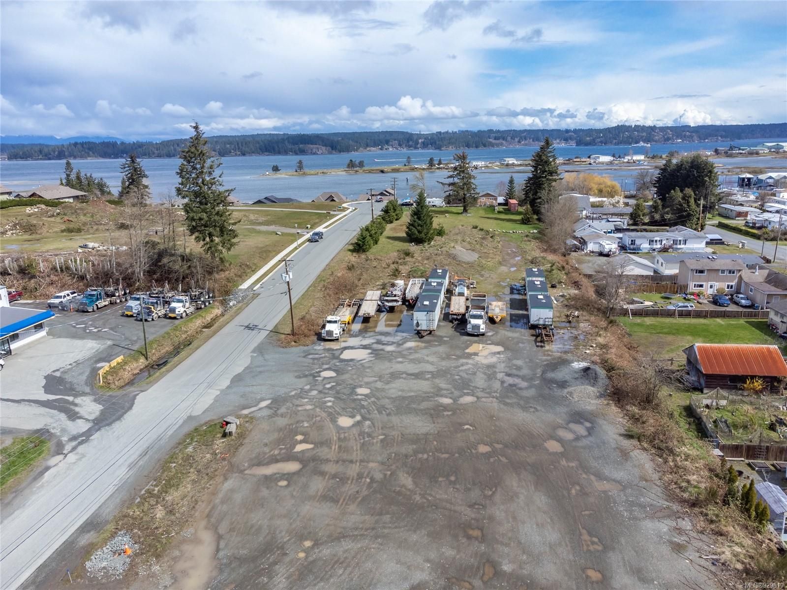 Main Photo: 1573 Perth Rd in Campbell River: CR Campbell River North Multi Family for sale : MLS®# 929610