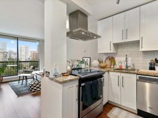 Photo 3: 1205 1146 HARWOOD Street in Vancouver: West End VW Condo for sale in "The Lamplighter" (Vancouver West)  : MLS®# R2724575