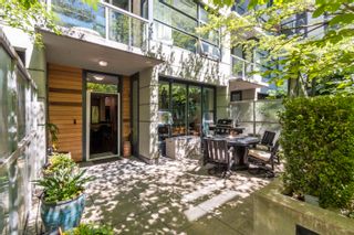 Photo 3: 252 108 W 1ST Avenue in Vancouver: False Creek Townhouse for sale in "Wall Centre False Creek" (Vancouver West)  : MLS®# R2717298