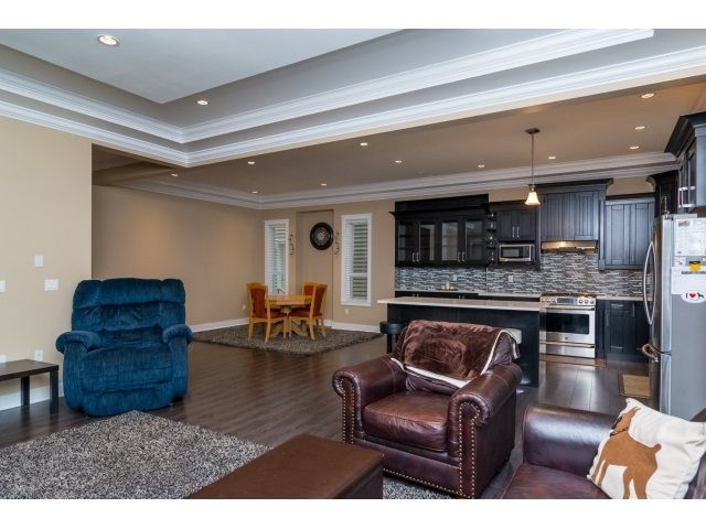 Photo 5: Photos: 21167 77A Avenue in Langley: Willoughby Heights House for sale in "YORKSON SOUTH" : MLS®# R2032581