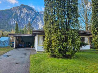 Main Photo: 1802 GARDEN Place in Squamish: Valleycliffe House for sale : MLS®# R2862552