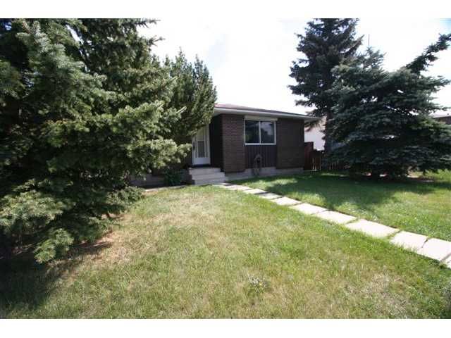Main Photo: 7830 HUNTERVIEW Drive NW in CALGARY: Huntington Hills Residential Detached Single Family for sale (Calgary)  : MLS®# C3443193
