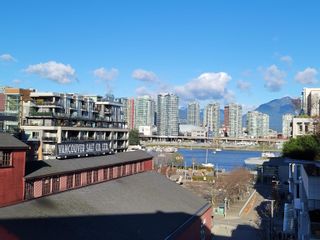 Photo 2: 807 88 W 1ST Avenue in Vancouver: False Creek Condo for sale in "The One" (Vancouver West)  : MLS®# R2631728