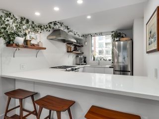 Photo 7: 318 2223 W BROADWAY in Vancouver: Kitsilano Townhouse for sale (Vancouver West)  : MLS®# R2676842