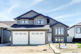 Photo 1: 819 Weir Crescent in Warman: Residential for sale : MLS®# SK884157