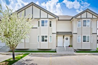 Photo 1: 52 ROYAL BIRCH Villas NW in Calgary: Royal Oak Row/Townhouse for sale : MLS®# C4300668