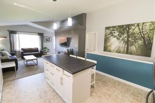 Photo 4: 100 Bridgewood Drive in Winnipeg: Bridgewood Estates Residential for sale (3J)  : MLS®# 202023846