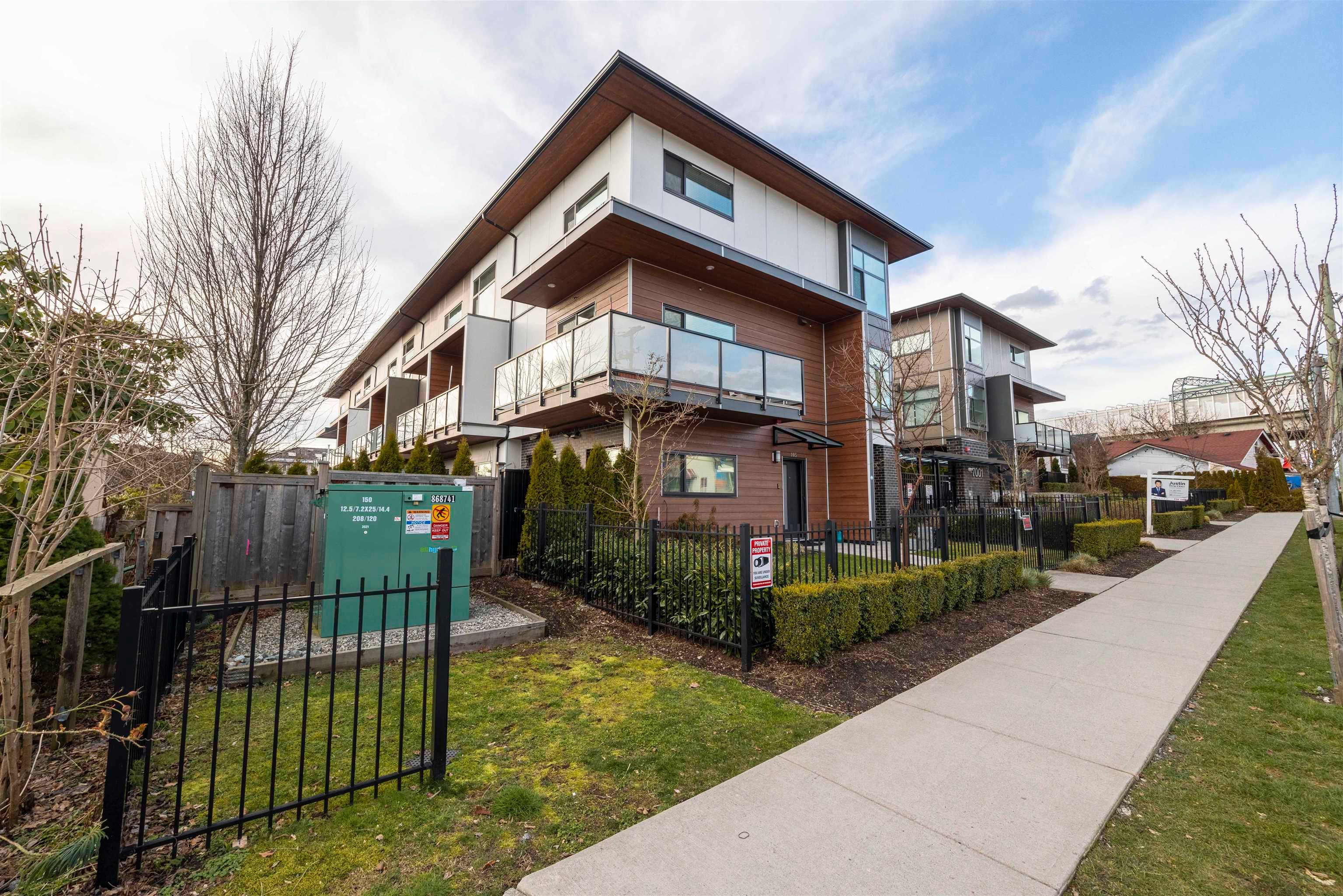 Main Photo: 210 7001 ROYAL OAK Avenue in Burnaby: Metrotown Townhouse for sale in "ME-ANTA" (Burnaby South)  : MLS®# R2757780