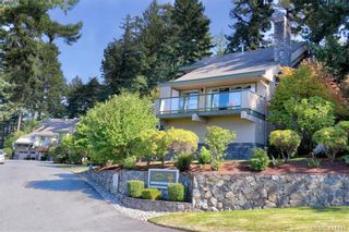 Photo 1: 1 4341 Crownwood Lane in VICTORIA: SE Broadmead Row/Townhouse for sale (Saanich East)  : MLS®# 833554