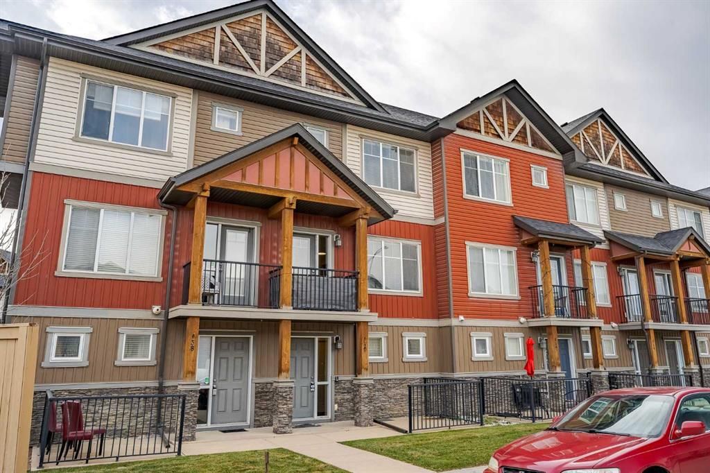 Main Photo: 140 Skyview Springs Manor NE in Calgary: Skyview Ranch Row/Townhouse for sale : MLS®# A2092817