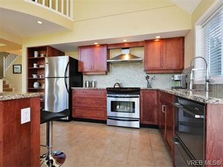 Photo 6: 7 915 Glen Vale Rd in VICTORIA: Es Kinsmen Park House for sale (Esquimalt)  : MLS®# 743488
