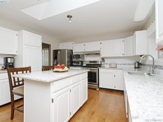 Photo 5: 4617 Falaise Dr in VICTORIA: SE Broadmead House for sale (Saanich East)  : MLS®# 821716