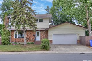 Photo 1: 111 Woodsworth Crescent in Regina: Normanview West Residential for sale : MLS®# SK901667