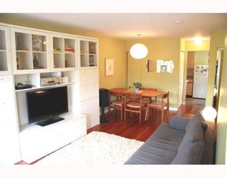 Photo 2: 2210 ST GEORGE Street in Vancouver: Mount Pleasant VE Townhouse for sale (Vancouver East)  : MLS®# V783723