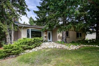 Photo 2: 2436 Chicoutimi Drive NW in Calgary: Charleswood Detached for sale : MLS®# A1245291
