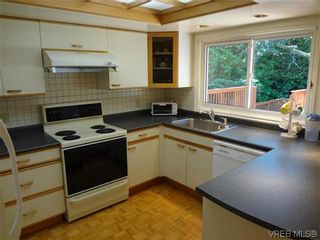 Photo 10: 3220 BEACH Drive in VICTORIA: OB Uplands Residential for sale (Oak Bay)  : MLS®# 313381